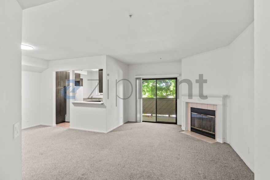Building Photo - Unit 214