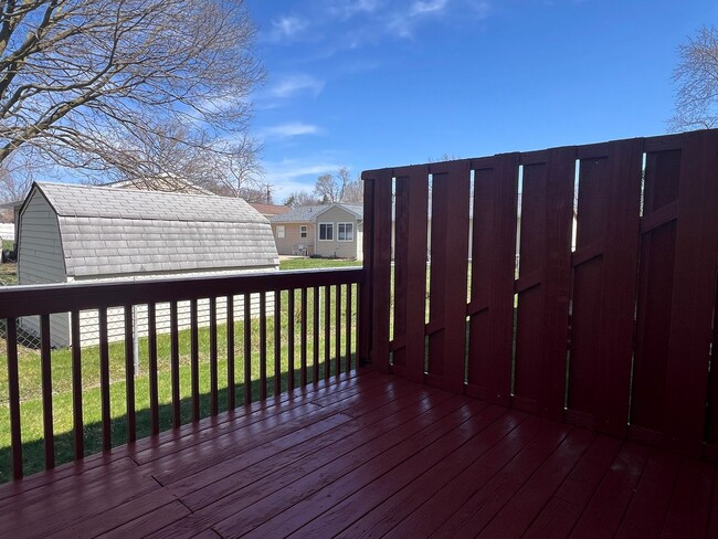 Building Photo - Spacious 2-BDR 1-BTH Townhouse in Holt