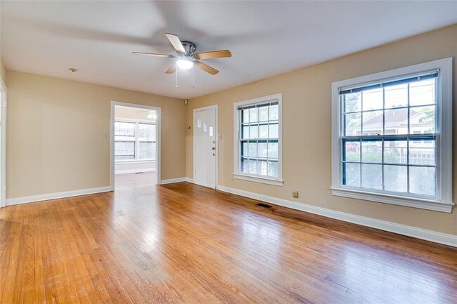 Building Photo - 1011 E 49th St