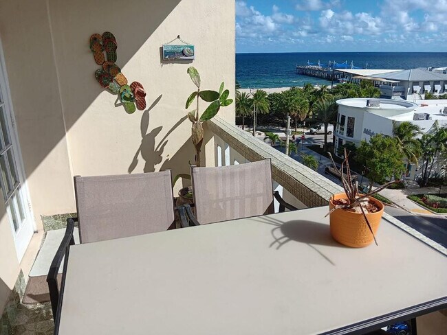 Building Photo - 305 N Pompano Beach Blvd