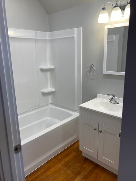 bathroom continued - 1241 Western Ave