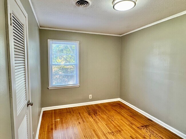 Building Photo - Beautifully Updated 3-Bedroom, 2-Bath Home...