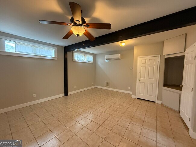 Building Photo - 836 E Henry St