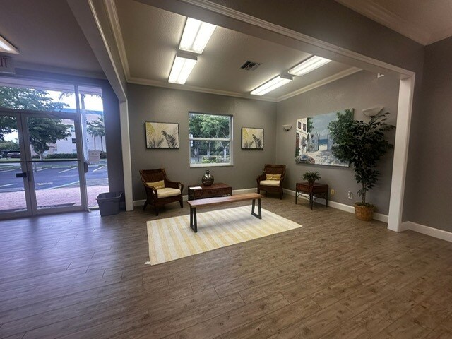 Building Photo - 14831 Park Lake Dr