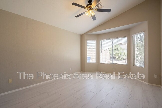 Building Photo - 1070 W Chilton Dr