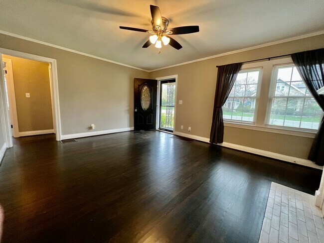 Building Photo - Adorable home located in St. Matthews