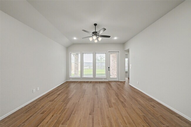 Building Photo - 31527 Splitting Willow Ln