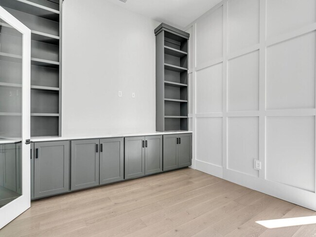 Building Photo - 330 Kelly Plantation Dr