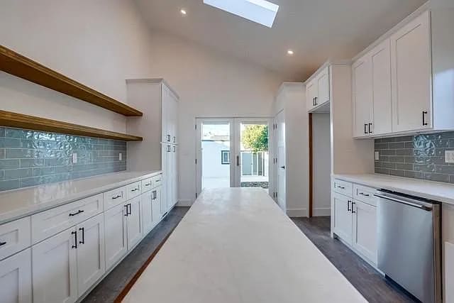 Building Photo - 356 W 15th St