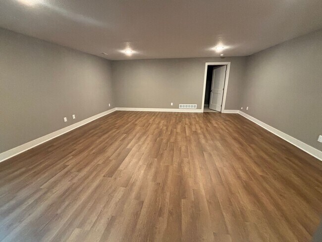 Building Photo - 4606 S Doris Ct