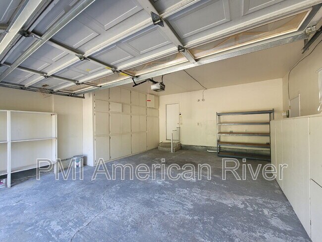 Building Photo - 977 Briarcrest Way