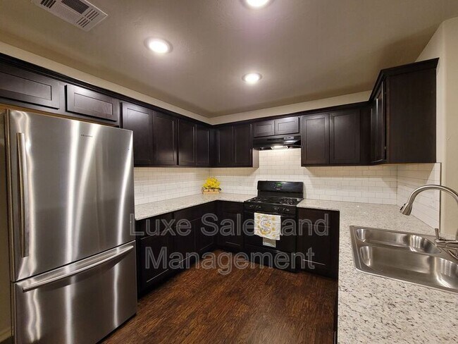 Building Photo - 8808 SW 45th St