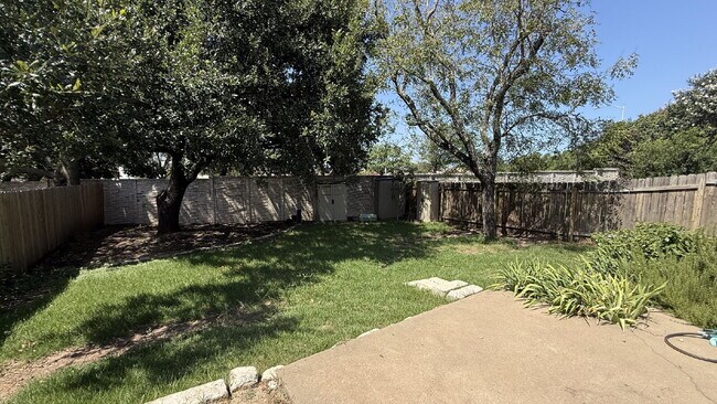 Building Photo - Updated 4-Bedroom 2 Bathroom Austin Home with Beautiful Backyard