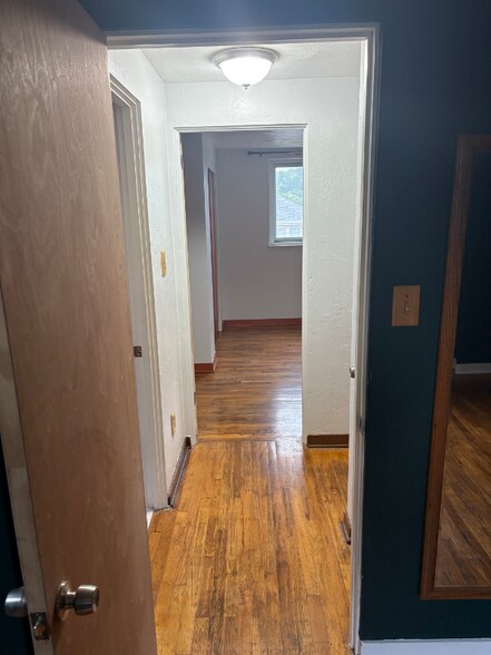 Building Photo - 1405 Belasco Ave