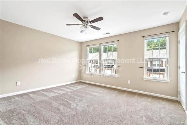 Building Photo - 2420 Silverthorn Dr