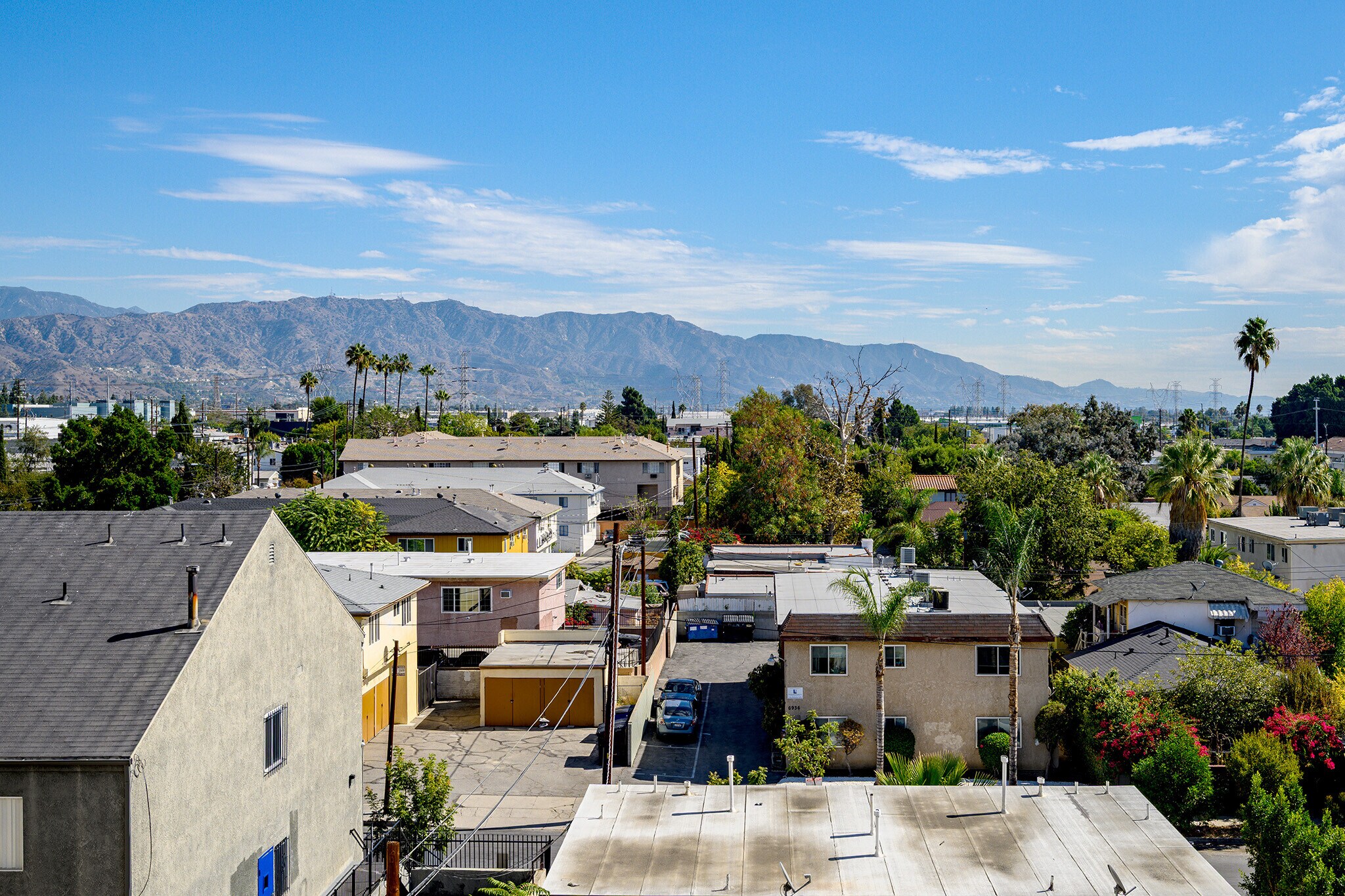 Building Photo - 6938 Laurel Canyon Blvd