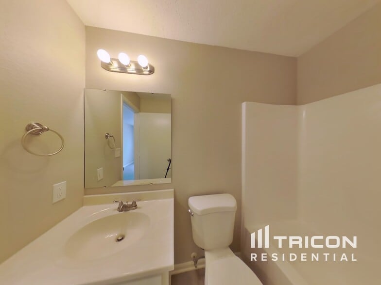 Building Photo - 4531 Riverbrook Ln