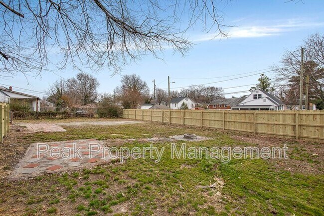 Building Photo - 501 Hazelhurst Ave