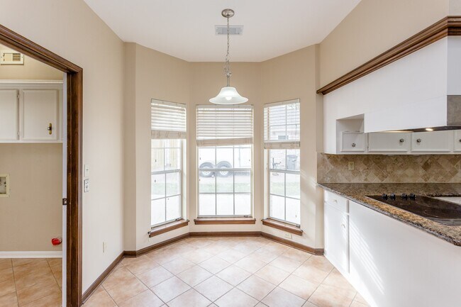 Building Photo - 1703 Plantation Dr