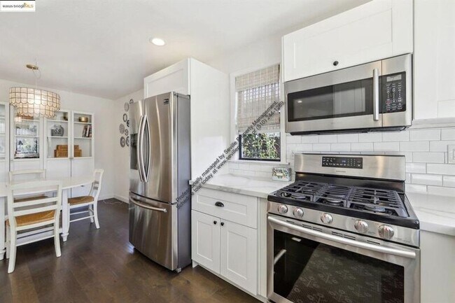 Building Photo - 3360 Arizona St