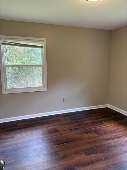 Building Photo - 108 Woodglen Ct