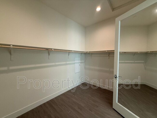 Building Photo - 1136 Crescent Ave