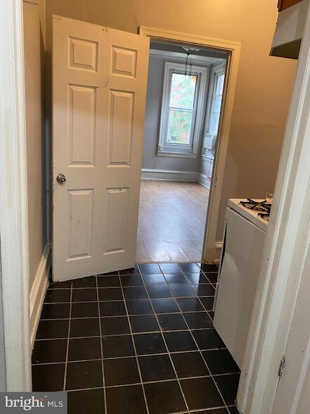 Building Photo - 3258 N Park Ave