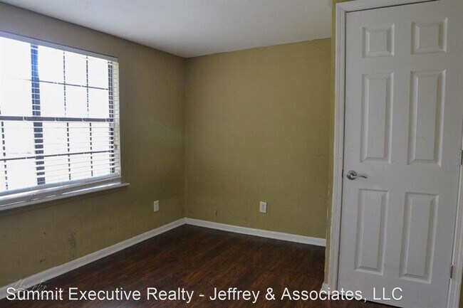Building Photo - 3 br, 1 bath House - 2608 E. Cavett Dr.