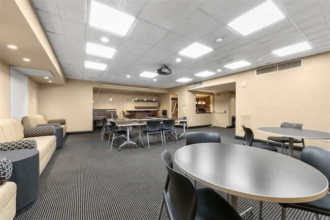 Building Photo - 320 Fort Duquesne Blvd