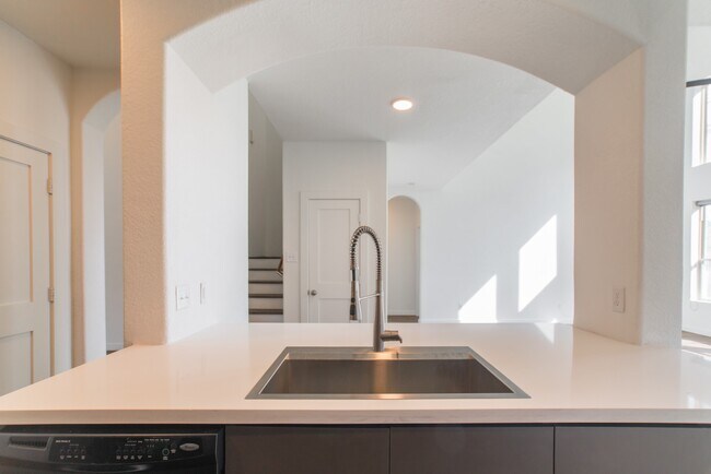 Building Photo - 102 E Lasting Spring Cir