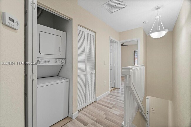 Building Photo - 8988 SW 17th Ct