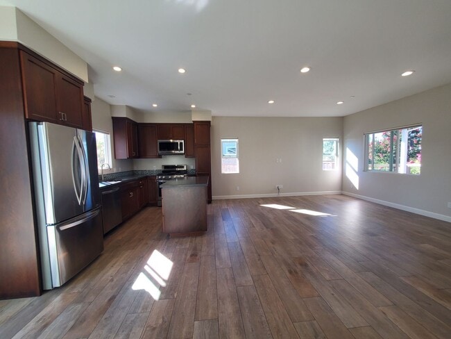 Building Photo - Nature Lover's Newer 1 bedroom single fami...