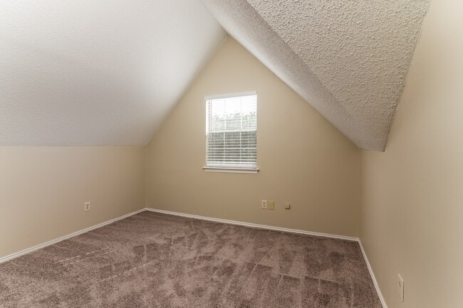 Building Photo - 7307 Park W Dr