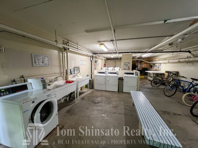 Building Photo - 2 Bedrooms | 1 Bathroom | in Makiki