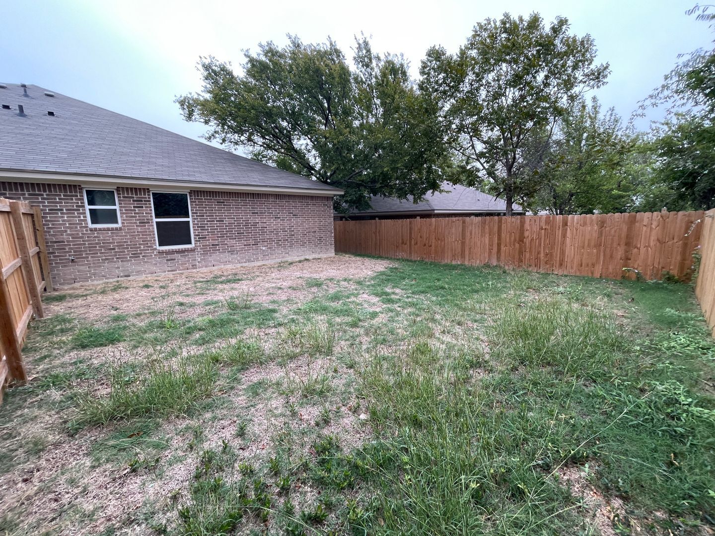 Building Photo - 208 W Beeline Ln