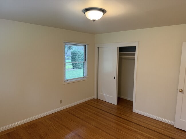 Building Photo - 2150 Vineyard Rd