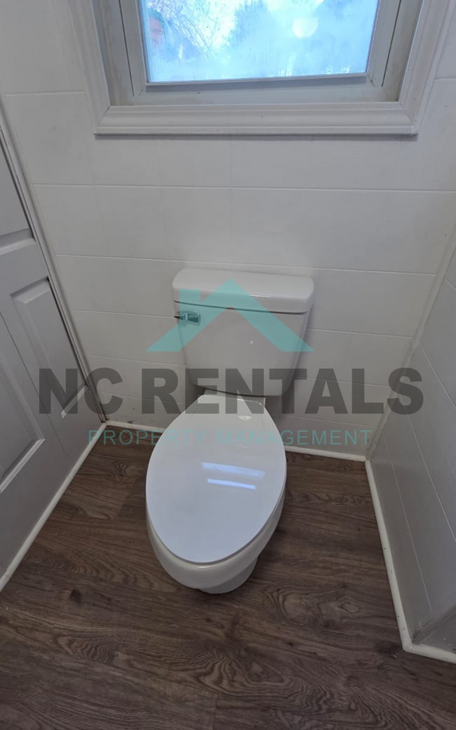 Building Photo - 715 3rd Ave