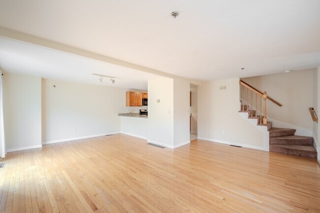 Building Photo - 360 Littleton Rd