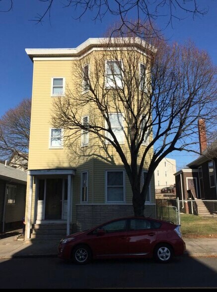 Building Photo - 756 Saratoga St