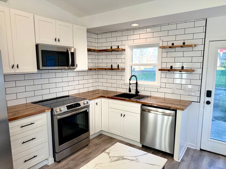 Building Photo - 716B 29th Ave N