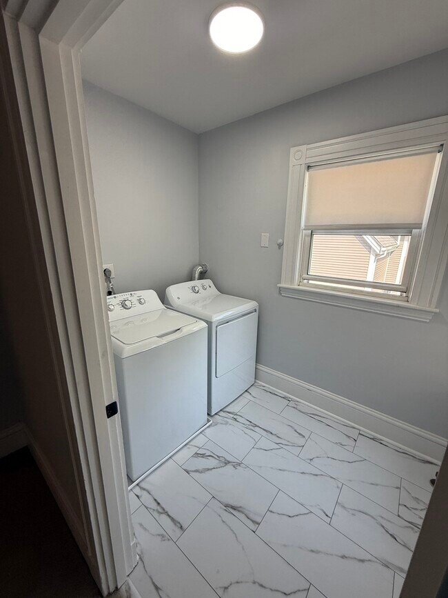 Building Photo - 11 Rockland St