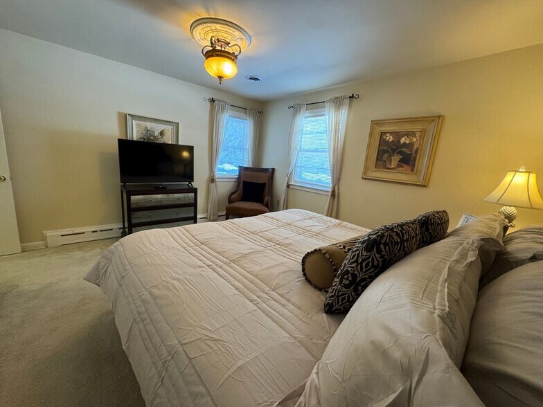 Building Photo - 2403 New Holland Pike