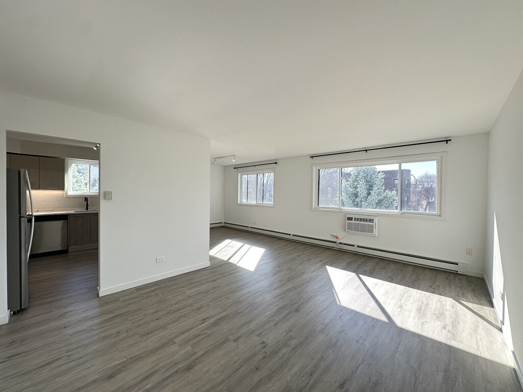 Building Photo - 7621 N Sheridan Rd