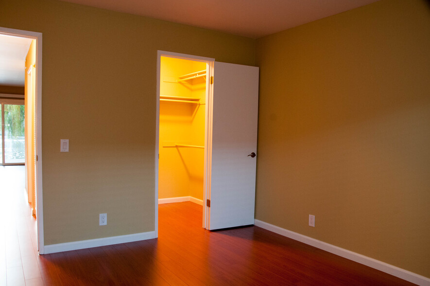 Walk-in closet - 905 W Middlefield Rd