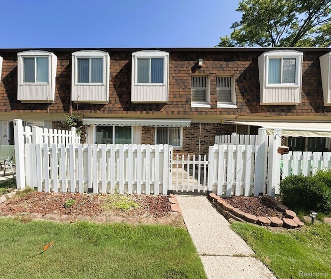 Building Photo - 15566 Dupage Blvd
