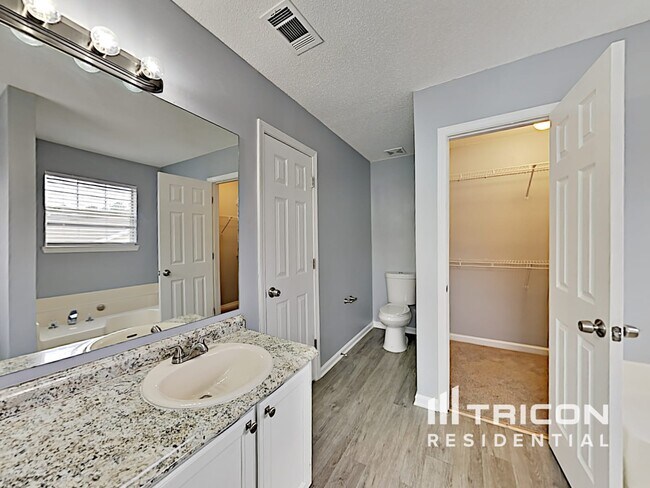 Building Photo - 3539 Oak Leaf Ct