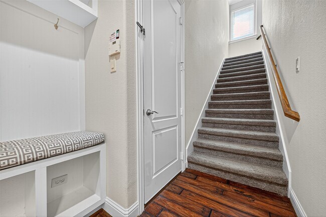 Building Photo - 15802 Pine Cone Ln
