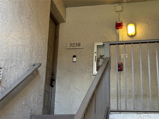 Building Photo - 3258 Coral Lake Ln