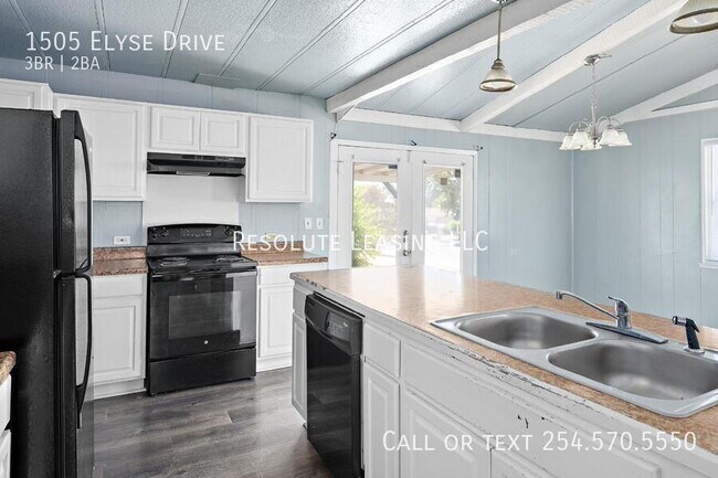 Building Photo - 1505 Elyse Dr