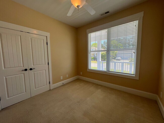 Building Photo - Absolutely Adorable!